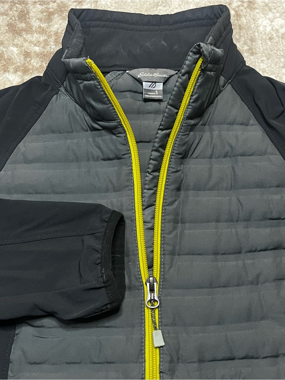 Eddie Bauer Womens Small First Ascent Quilted Hybrid Softshell Jacket Grey Black